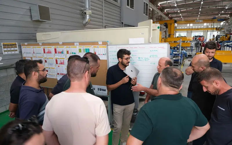 AI training session with foremen on the Putzmeister factory floor