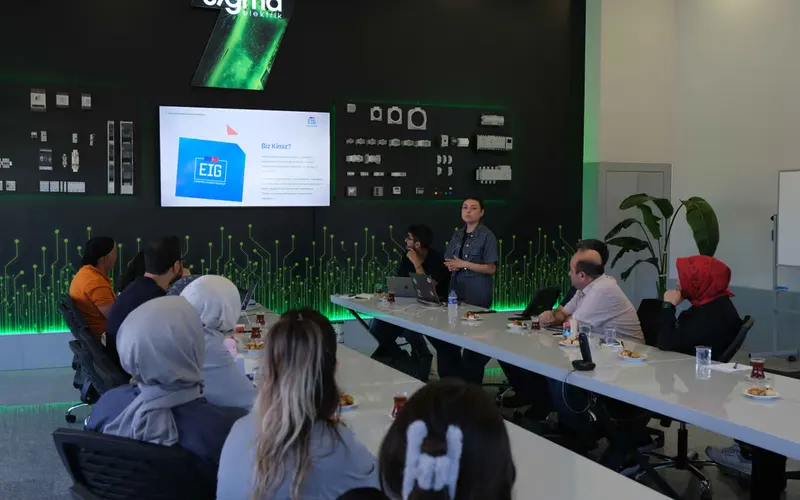 EIG presenter introducing the program to employees at Sigma Elektrik